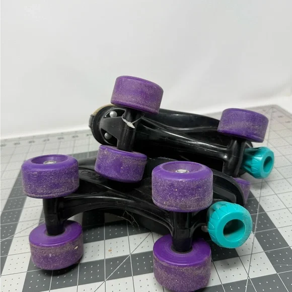 Kids Scooby Doo Roller Skates - Black and Purple Sz 13 (DUNJZM) - Picture 6 of 9